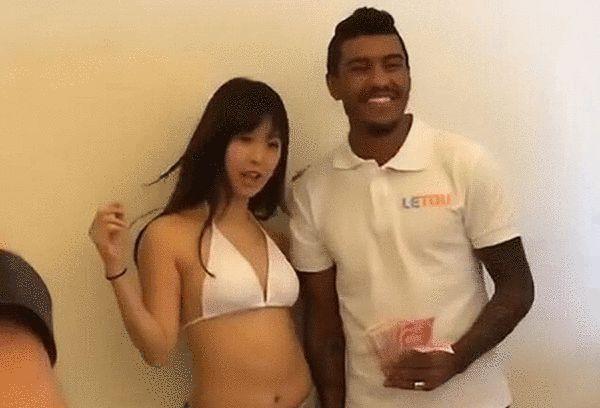 白色内衣大发美女