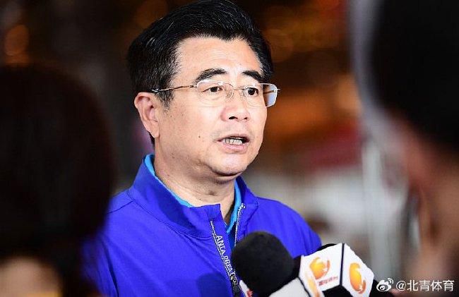 两个人一前一后攻击叙述