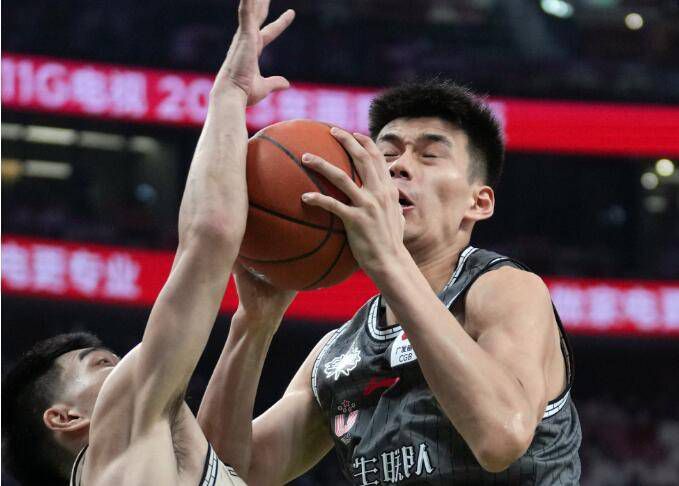直男体育生被教练调教榨精